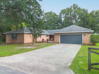 7 Keyser Ln, Gulfport, MS 39507