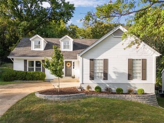 734 Carman Woods Dr, Ballwin, MO 63021