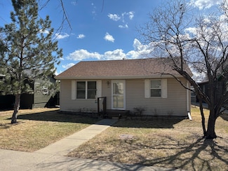 1325 E Dakota Ave, Pierre, SD 57501