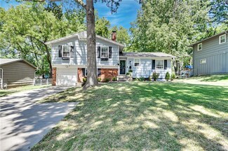 8904 W 71st St, Overland Park, KS 66204