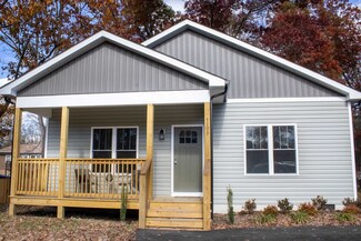 1103 Gardner St, Waynesboro, VA 22980