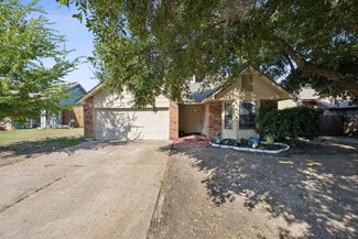 411 Benjamin Ln, Arlington, TX 76002