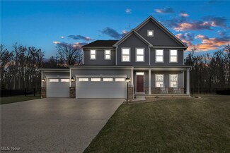 9002 Winfield Ln, North Ridgeville, OH 44039