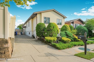 19 Nutwood Ct, Staten Island, NY 10308