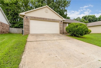 3495 W Vassar St, Fayetteville, AR 72704