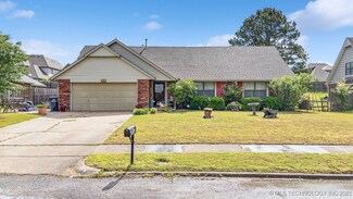119 Fox Run Cir, Jenks, OK 74037