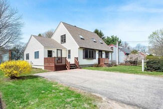 5 Maplecrest St, Newmarket, NH 03857