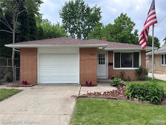 1813 Oxford St, Saginaw, MI 48602