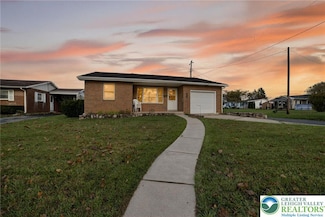 834 Hokendauqua St, Coplay, PA 18037