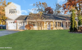 16 Harpers Ferry Rd, Toms River, NJ 08753