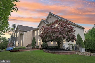 13 Lenape Ct, Mount Laurel, NJ 08054