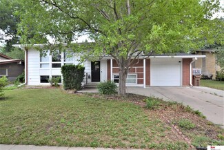 1310 Carlos Dr, Lincoln, NE 68505