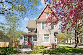 205 E Bridge St, Elkader, IA 52043