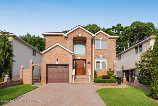 64 Covington Cir, Staten Island, NY 10312