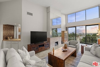 8455 Fountain Ave Unit 402, West Hollywood, CA 90069