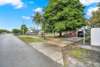 9821 SW 47th St, Miami, FL 33165
