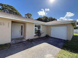 1997 SE Burgundy Ln, Port Saint Lucie, FL 34952
