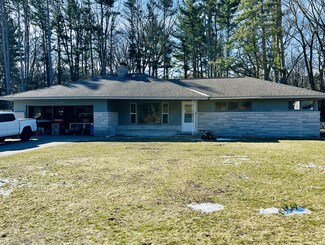 1737 Ritter Dr, Norton Shores, MI 49441