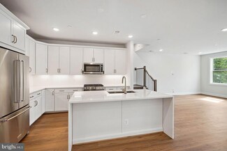 4969 Eisenhower Ave, Alexandria, VA 22304