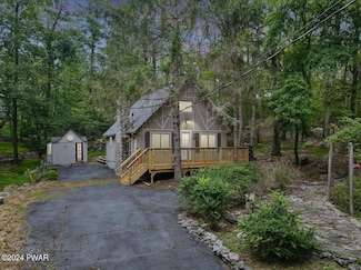 310 Wild Acres Dr, Dingmans Ferry, PA 18328