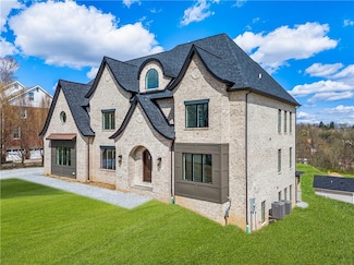 1651 Hollow Tree Dr, Upper Saint Clair, PA 15241