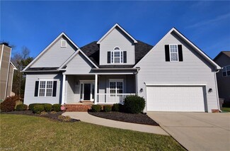 1402 Suncrest Dr, High Point, NC 27265