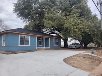 204 W Carson St, Bryan, TX 77801