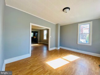 17 W High St, Windsor, PA 17366