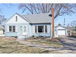 1886 1886 Holton St, Falcon Heights, MN 55113