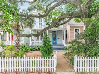 2211 Bernardo de Galvez Ave, Galveston, TX 77550
