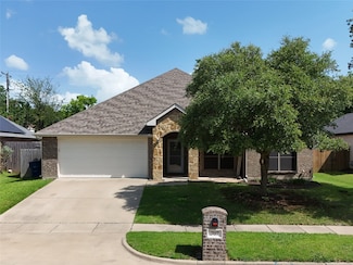 707 Oakmont Dr, Ennis, TX 75119