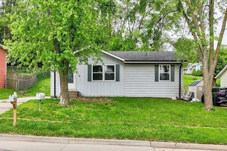 4242 SE 6th St, Des Moines, IA 50315
