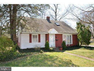 2 E Sutton Ave, Moorestown, NJ 08057