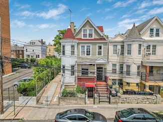 661 E 225th St, Bronx, NY 10466