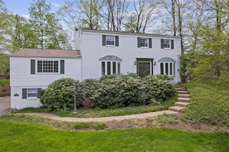 122 Greyfriar Dr, Pittsburgh, PA 15215