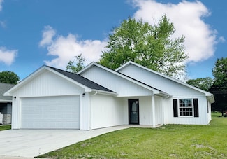528 W 3rd St, Flora, IL 62839