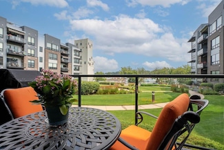284 Spring St Unit 110, Saint Paul, MN 55102