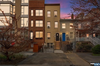 325.5 4th St Unit 2, Jc, Downtown, NJ 07302
