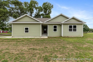 902 N York St, Belding, MI 48809
