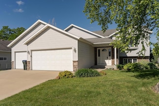 3330 Lakeridge Dr NW, Rochester, MN 55901