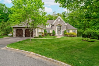 34 Avalon Dr, Middlebury, CT 06762