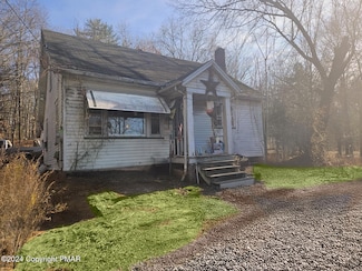 2258 Rimrock Dr, Stroudsburg, PA 18360