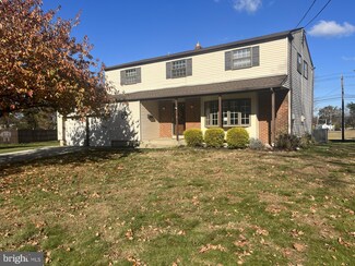 19 Saxony Dr, Cinnaminson, NJ 08077