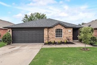 10324 Lake Brook Dr, Hurst, TX 76053