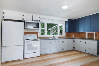 27 High St, Laconia, NH 03246