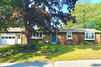 18 Philip Rd, Cape Elizabeth, ME 04107