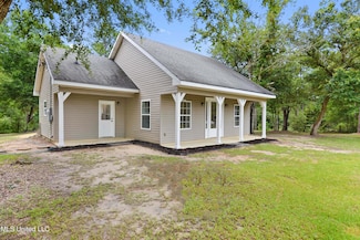8228 Henley Rd, Pass Christian, MS 39571