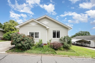 380 Woodlawn Ave, Cramerton, NC 28032