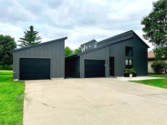 1953 Cecilee St, Worthington, MN 56187