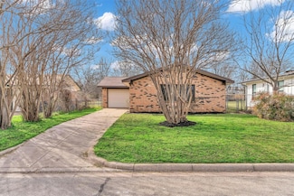 907 W Bridge St, Granbury, TX 76048